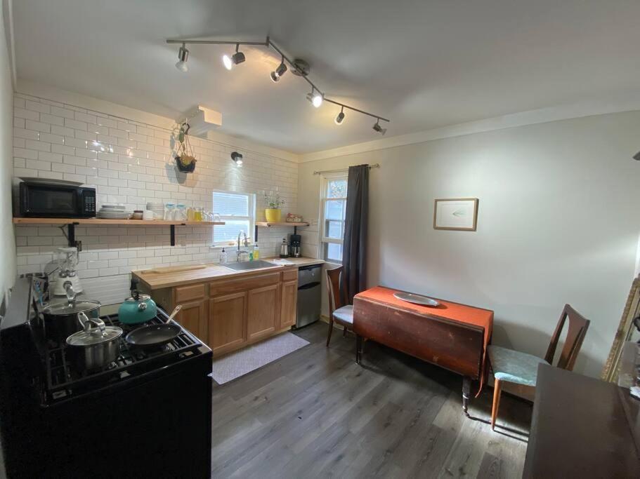 Studio Apt W Garden Kingston Ngoại thất bức ảnh