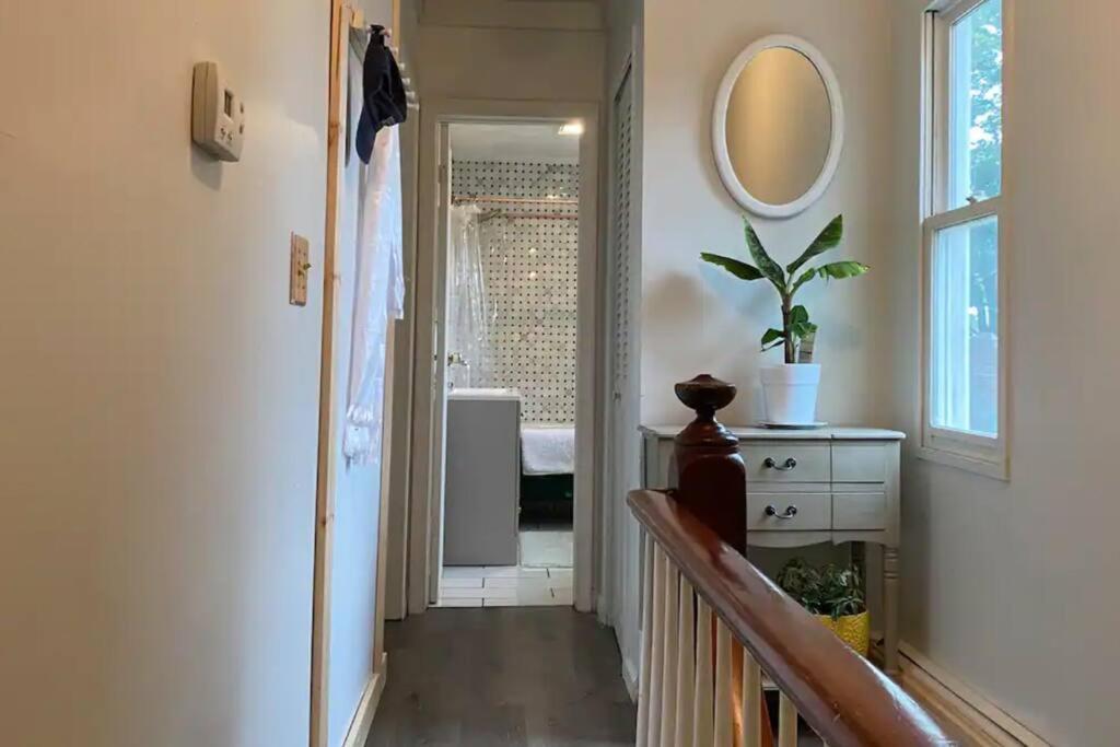Studio Apt W Garden Kingston Ngoại thất bức ảnh